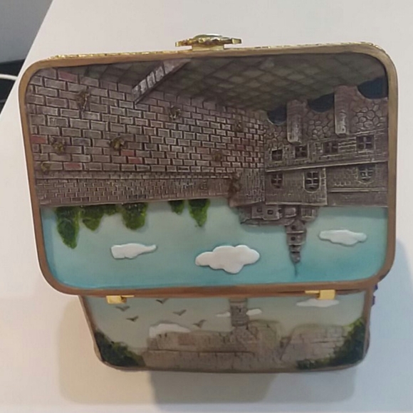 Medium sized hand painted Jewelry Box - Picture 5 of 7